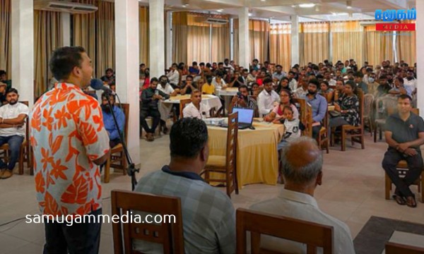 இணையத்தளம் முழுவதும் போலிச் செய்திகள் - நாமல் வெளியிட்ட தகவல்! SamugamMedia 